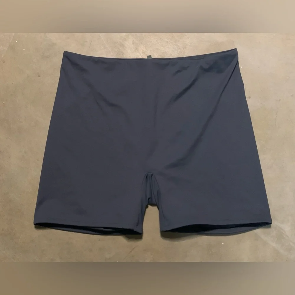 SKIMS Seamless High-Waist Swim Shorts in Gray